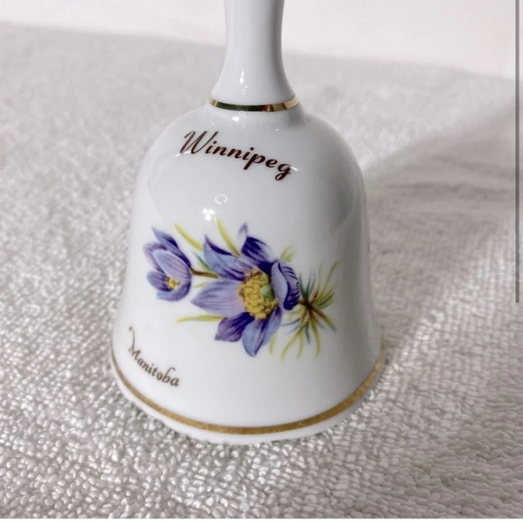 Vintage White Purple Flower With Gold Trim Winnipeg  Ceramic Souvenir Bell - Picture 2 of 10